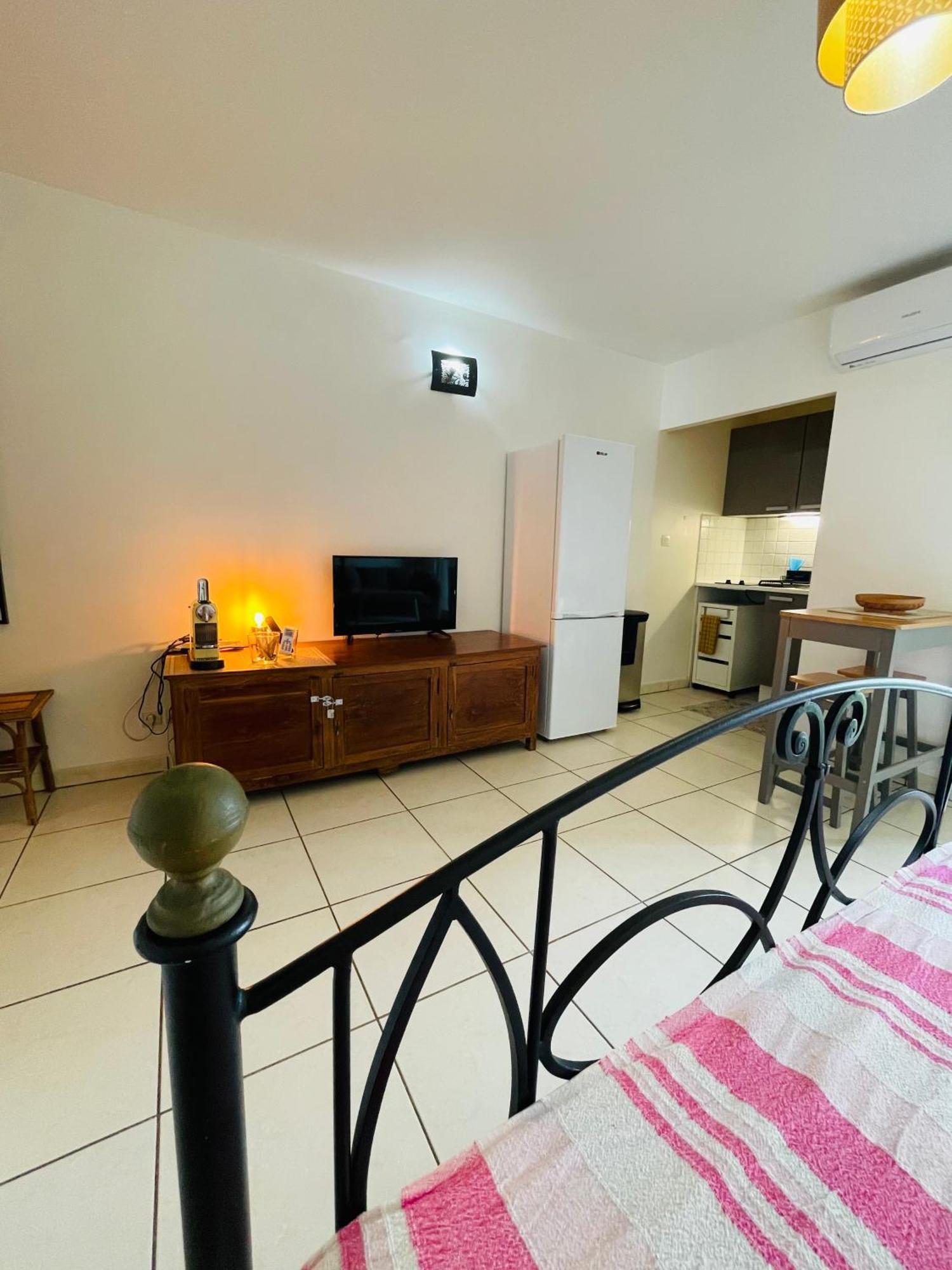 Prana Lodge Saint Gilles Les Bains 800 M De La Plage Bagian luar foto